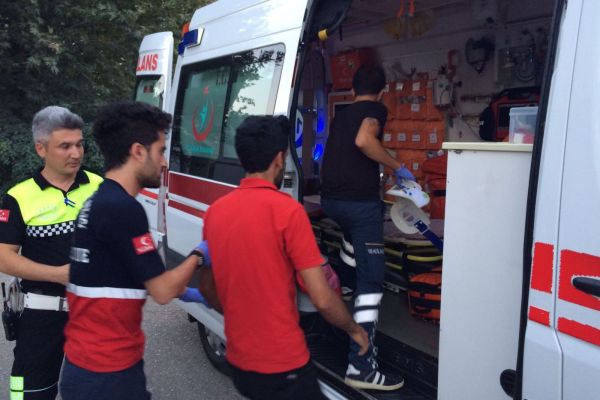 Otomobille elektrikli bisiklet çarpıştı: 1 yaralı