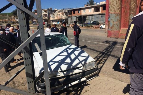 Otomobille Kamyon Çarpıştı: 1 Yaralı