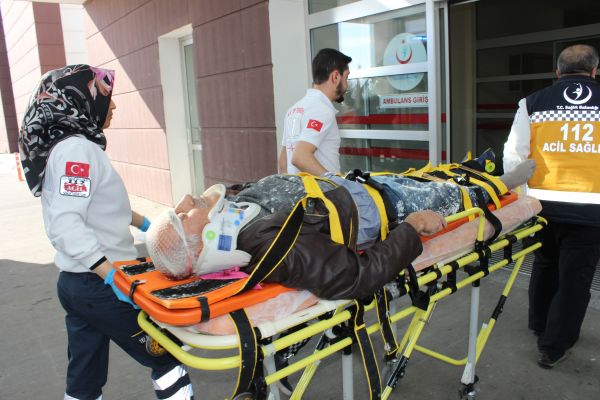 Otomobille motosiklet çarpıştı: 1 yaralı