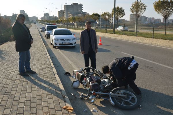 Otomobille Motosiklet Çarpıştı: 2 Yaralı