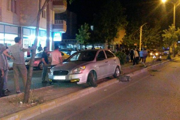 Otomobiller Çarpıştı: 1 Yaralı