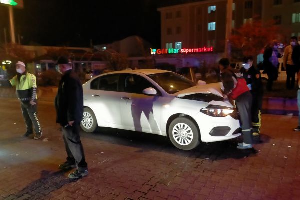 Otomobiller çarpıştı: 5 yaralı