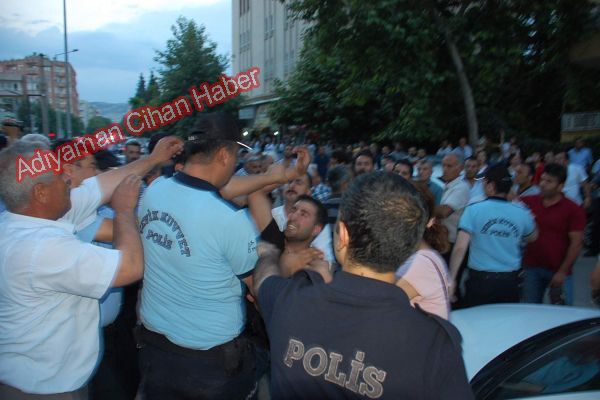 OY PUSULASIYLA CAMİYE GİTTİĞİ İDDİA EDİLEN ŞAHIS TEKME TOKAT DÖVÜLDÜ