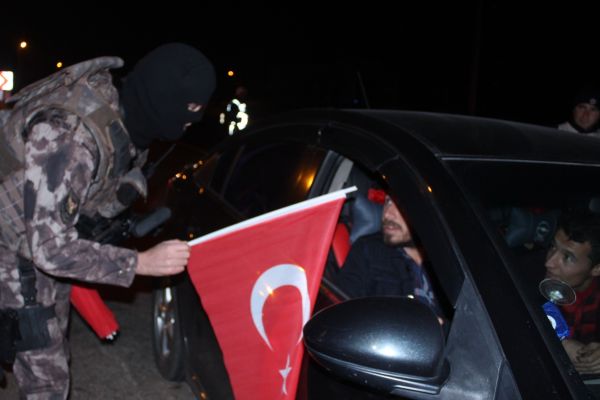 Özel Harekat Polislerinden yılbaşına özel anlamlı hediye