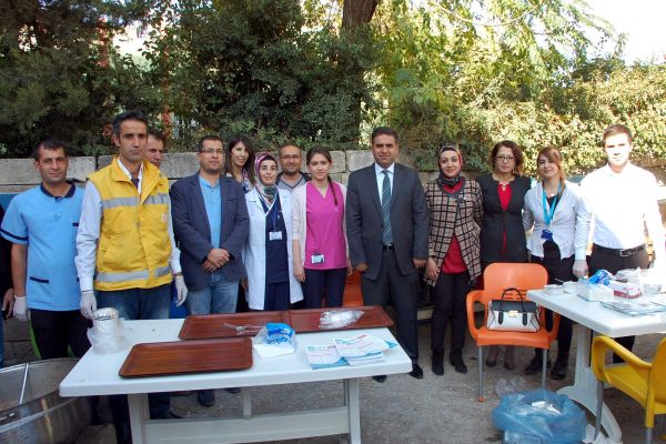 Özel Park Hospital Hastanesinden Cami Cemaatine Aşure İkramı