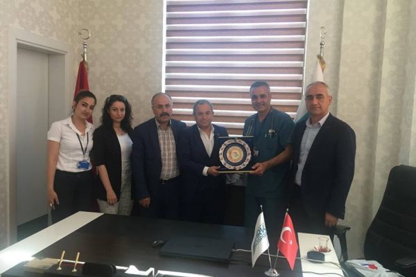 Park Hospital Hastanesine plaket verildi