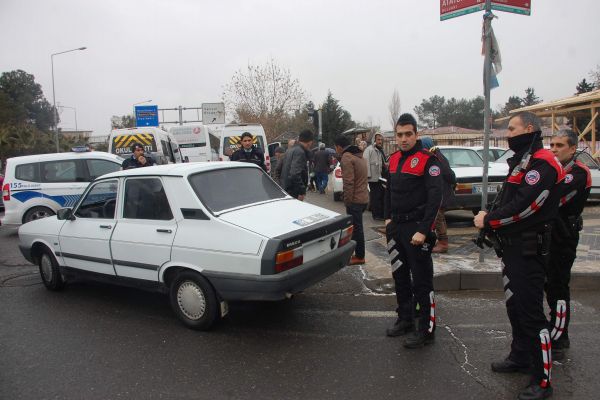 Plakasız Otomobil Polisleri Harekete Geçirdi