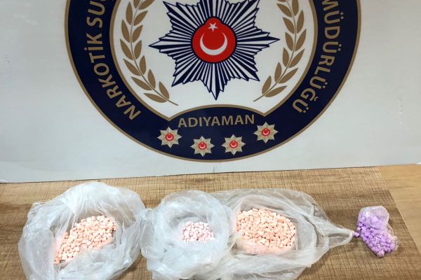 Polis, 700 adet uyuşturucu hap ele geçirdi