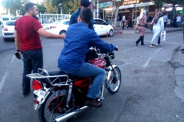 Polis ekipleri kesik plakalı motosikletlere göz açtırmıyor