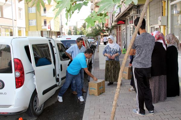 Polis Suriyeli Ailelere Yardım Paketi Dağıttı