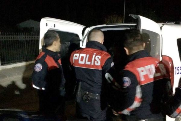 Polise mukavemet gösteren 4 şahıs gözaltına alındı