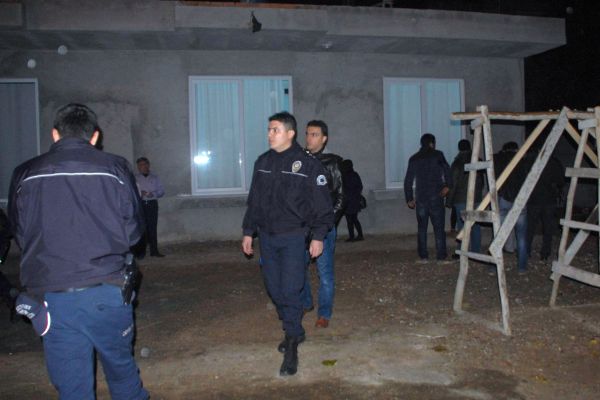 Polisin Kovaladığı Eylemciler Tavuk Kümesine Saklandı