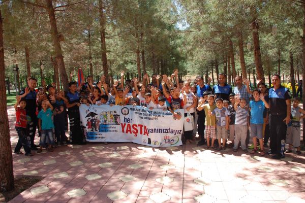 Polisler, Kuran Kursu Öğrencileriyle Bir Araya Geldi