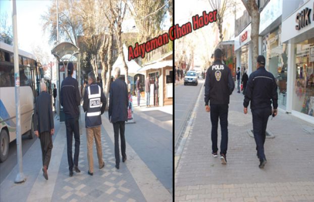 Polisler Sivil ve Resmi Kıyafetlerle Halkın Arasında