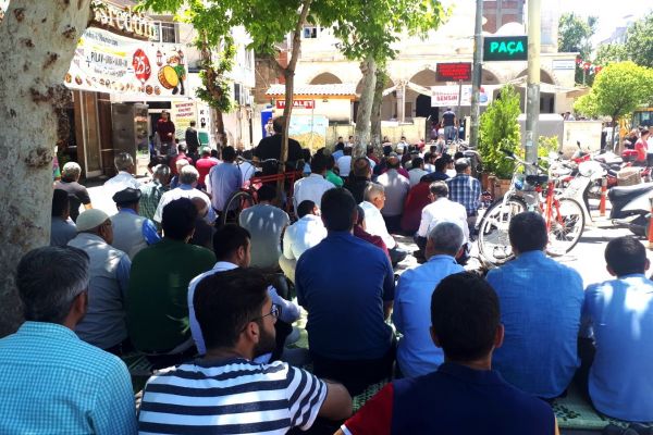 Ramazan Ayının ilk Cuma Namazında cemaat camiye sığmadı