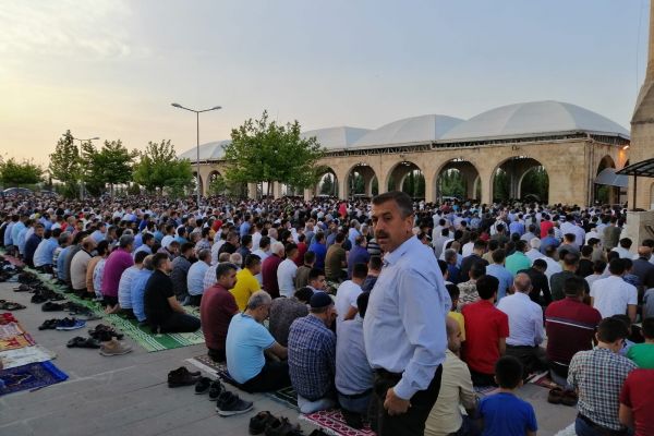 Ramazan Bayramında camiler dolup taştı
