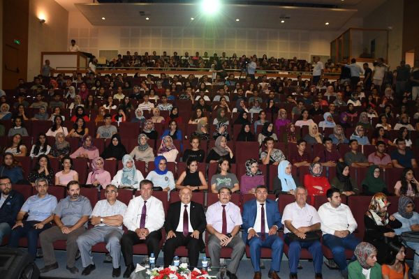 Rektör Gönüllü yeni öğrenciler ile buluştu