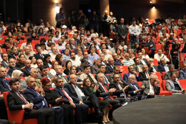 Rektör Turgut, dünya göç ve mülteci kongresine katıldı