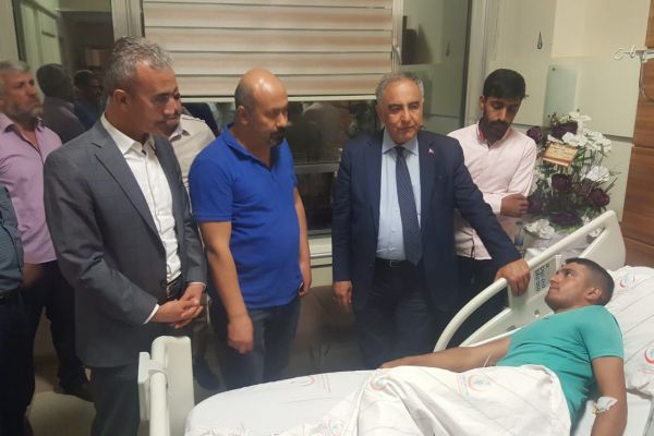 Rektör Turgut’tan yaralı askere ziyaret