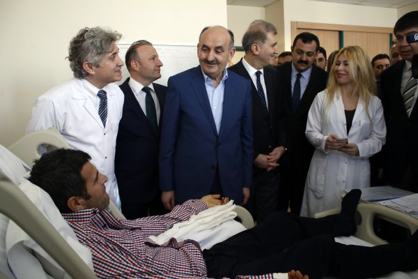 Sağlık Bakanı Adıyamanlı Hastayı Ziyaret Etti