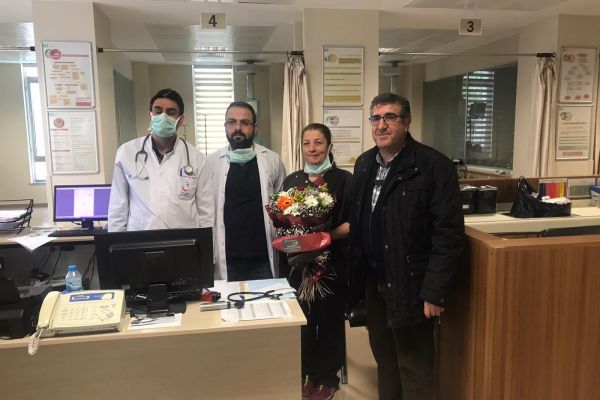 Sağlık çalışanlarına çiçekli teşekkür