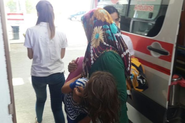 Salıncaktan düşen çocuk yaralandı