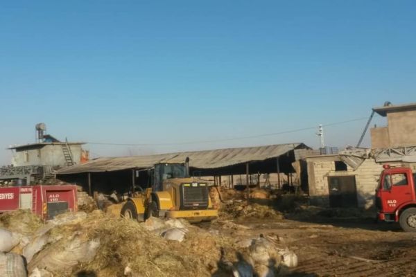 Samanlıkta çıkan yangın korkuttu