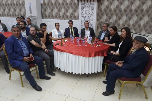 Sanatçı Yusuf Güney şehit askerin kardeşinin düğününe katıldı