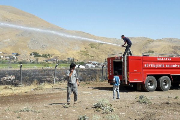 Sarıkaya ve Kasımlarda korkutan yangın