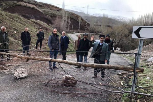 Sarıkayalılar kendilerini karantinaya aldı