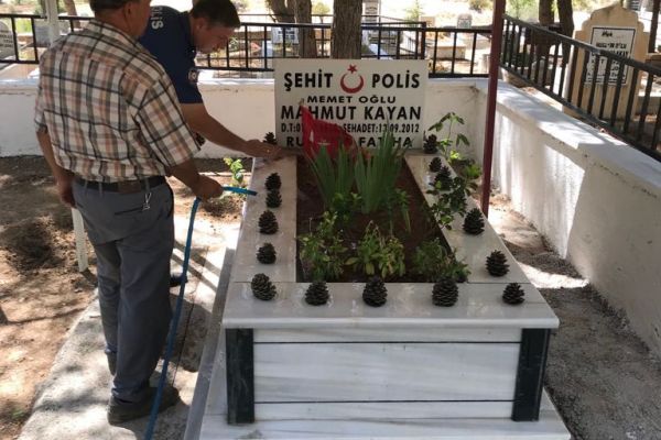 Şehidimizin kabrinde bakım yapıldı