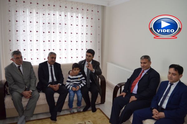 Şehit çocuklarına diz üstü bilgisayar hediye edildi