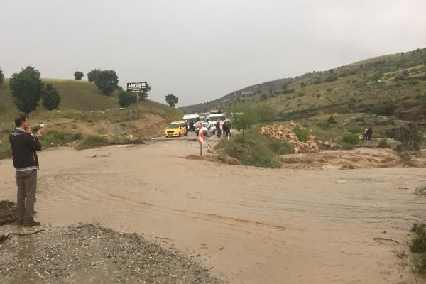 Sel suları derelerden taştı