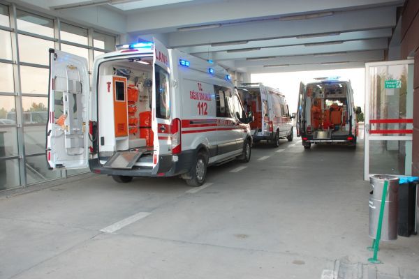 Sepetli motosiklet devrildi: 4 Yaralı