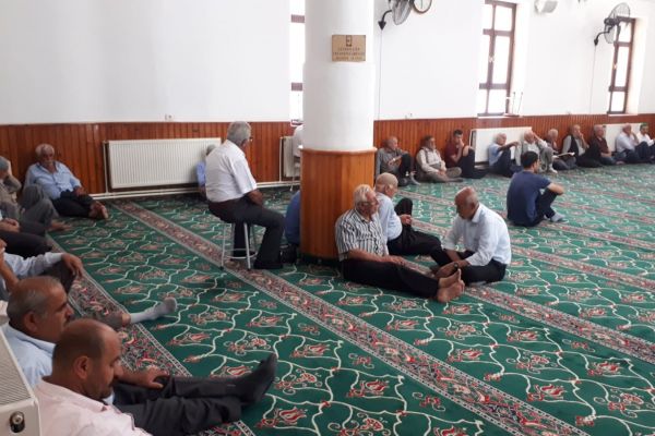 Sıcak havada bunalan vatandaşlar serin yerlere kaçıyor