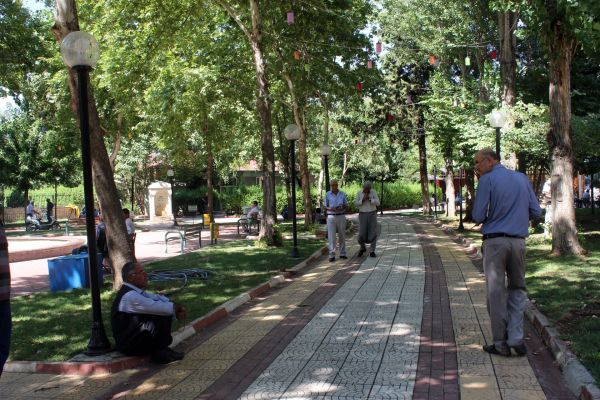Sıcak havalar vatandaşı bunaltıyor
