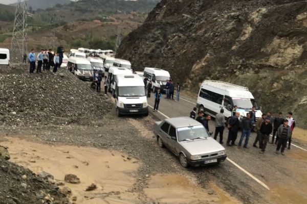 Şiddetli yağış heyelana neden oldu