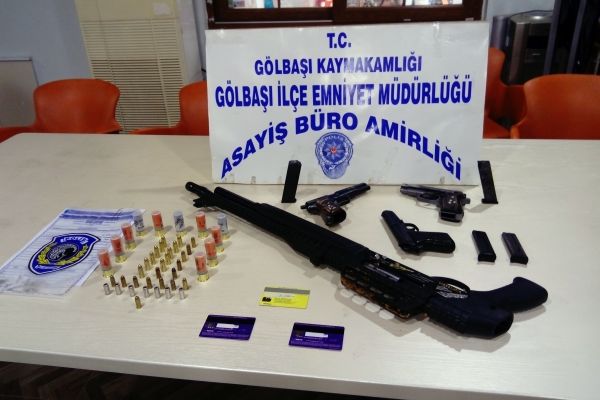 Silahlar ve uyuşturucu ele geçirildi