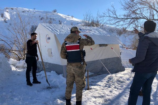 Sincikli depremzedelere yardımlar ulaştırılıyor