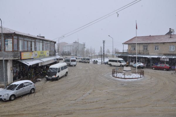SİNCİK'TE 3 KÖY YOLU KAPANDI