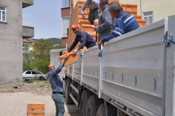 Sincik'te bin 50 adet arılı kovan dağıtıldı