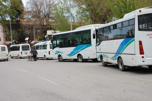 SİVİL TRAFİK TİMLERİ, YOLCU KILIĞINDA İŞ BAŞINDA