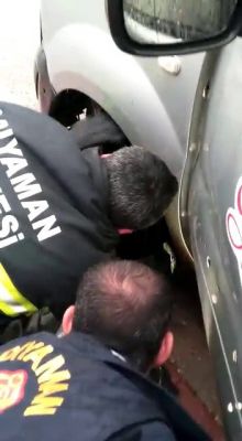 Soğuktan korunmak için girdiği motorda mahsur kaldı