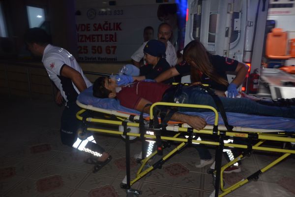 Sokak ortasında bıçaklandı