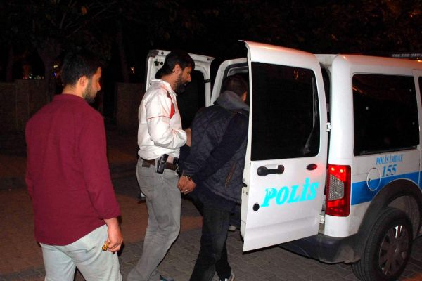 Sokak Ortasında Kavga: 3 Gözaltı