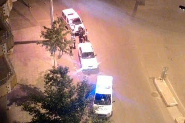 Sokak Ortasında Tekme ve Yumruklar Konuştu