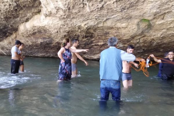 Suda yaşanan can pazarı kamerada