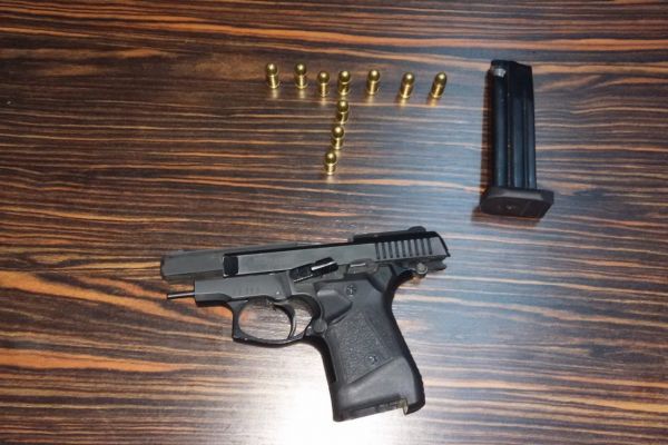  Şüpheli otomobilde silah ele geçirildi