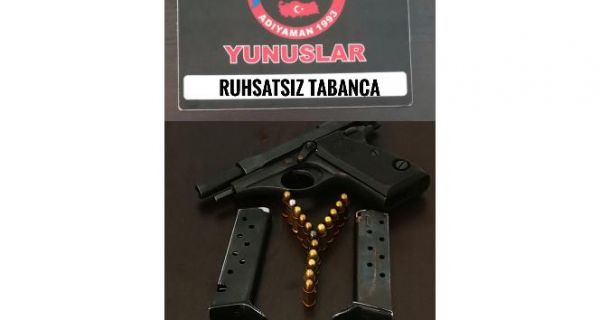 Şüpheli otomobilden silah ele geçirildi