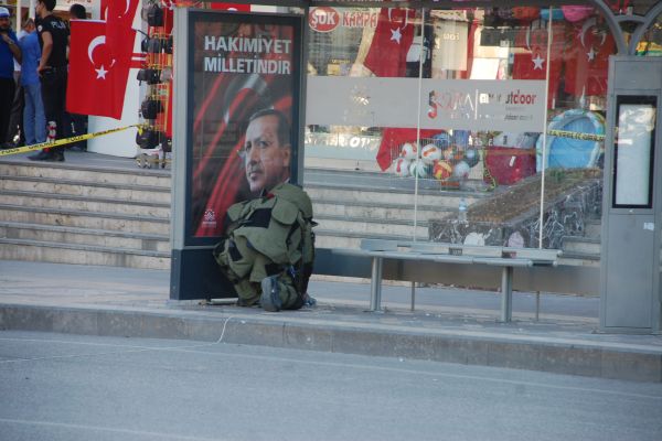 Şüpheli paketten toprak ve taş çıktı